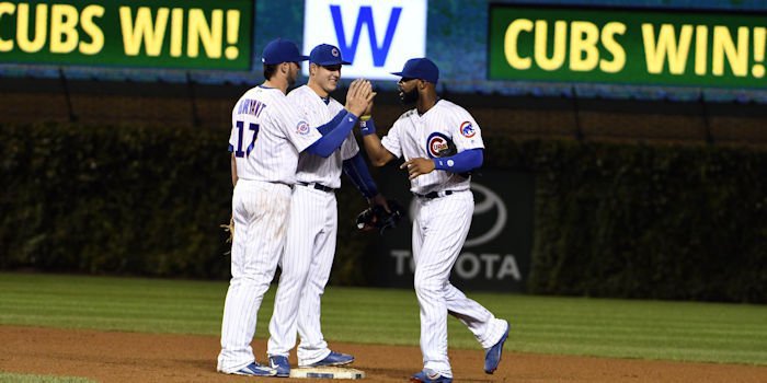 Cubs pound out 15 hits to complete sweep of Reds
