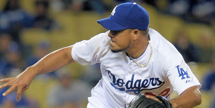 Cubs sign veteran righty