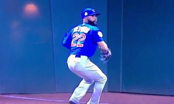 WATCH: Heyward guns down runner in 9th inning