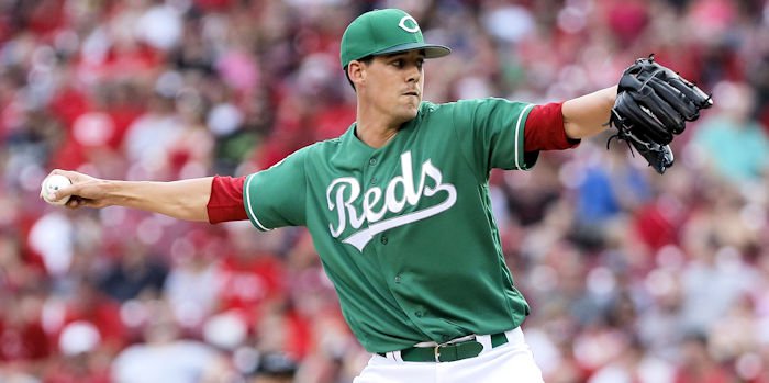 Cubs add Reds pitcher off waivers, designate Felix Pena