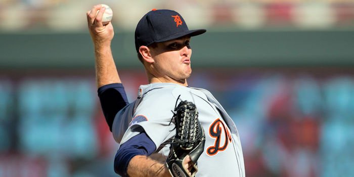 It's official: Cubs add Wilson and Avila to 25-man roster