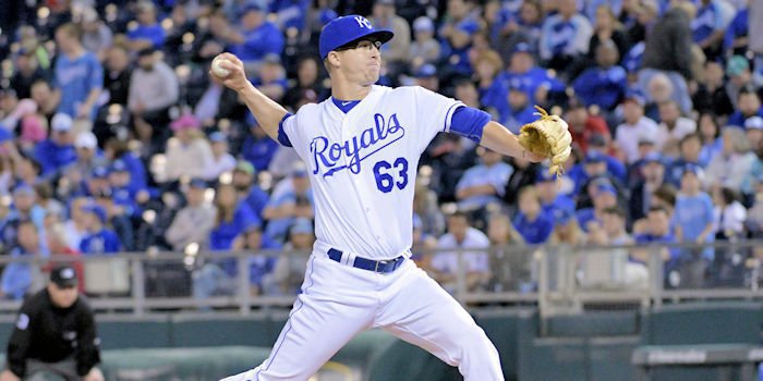 Cubs trade for Royals RHP