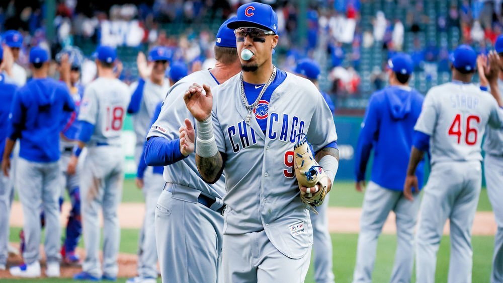Chicago Cubs shortstop Javier Baez held a runner at third base using his quick reflexes. (Credit: Ray Carlin-USA TODAY Sports)
