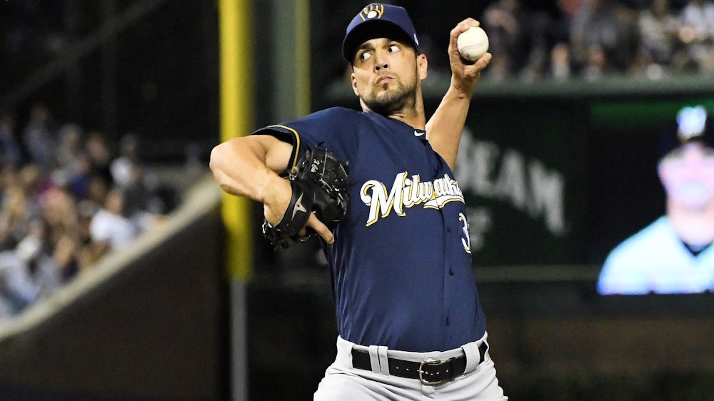 The Hot Corner: Cubs sign lefty reliever, more from Mesa and the latest Hot Stove