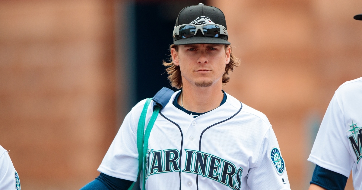 Cubs News and Notes: Cubs sign outfielder, $7.6 million tax bill, Hot Stove, more