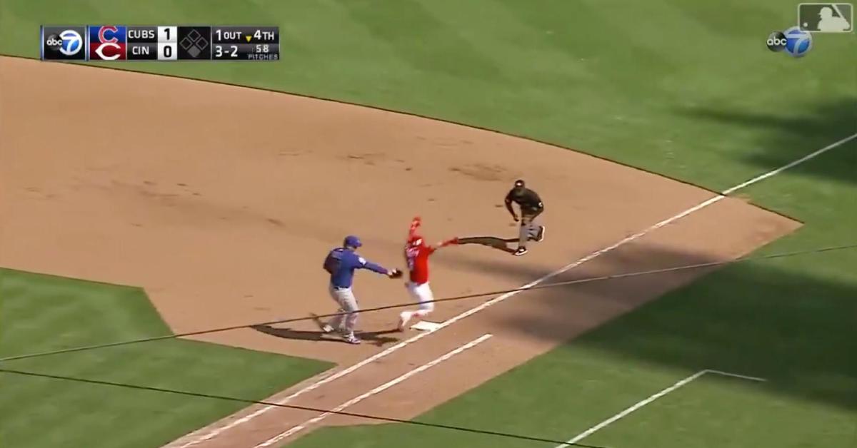Chicago Cubs first baseman Anthony Rizzo made a difficult defensive play look easy.