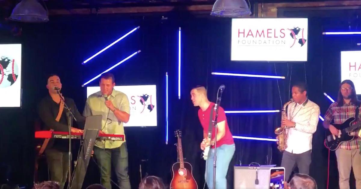 Anthony Rizzo showed off his iffy vocal range by attempting to sing "Rocket Man" at Cole Hamels' charity event.