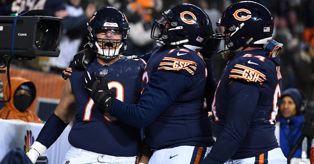 Bears make surprising roster move as tight end returns