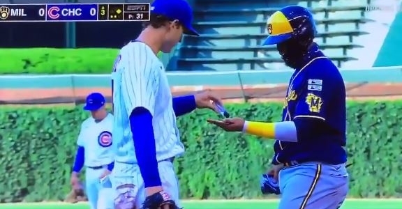 WATCH: Anthony Rizzo offers Brewers player hand sanitizer during game