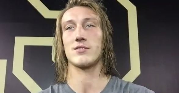 Former NFL standout advises Trevor Lawrence to stay in school if Jets have No. 1 pick