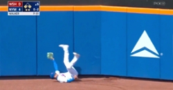 WATCH: Albert Almora Jr. robs Kyle Schwarber of hit with tremendous catch