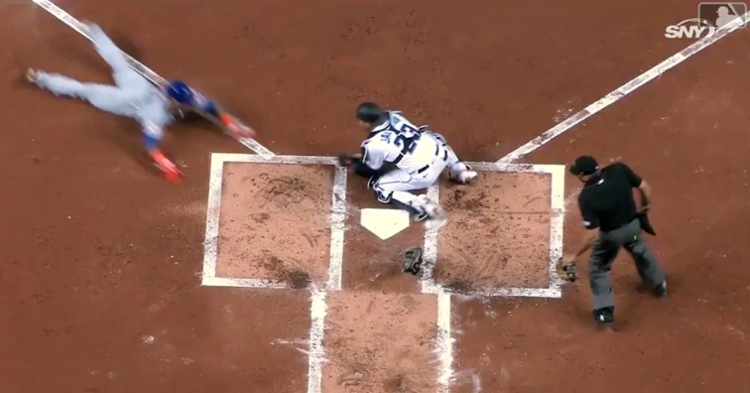 Javier Baez utilized his signature swim move when avoiding a tag and scoring a run for the Mets.