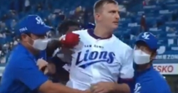 WATCH: Former Cubs pitcher Mike Montgomery loses his mind, throws rosin bag at ump