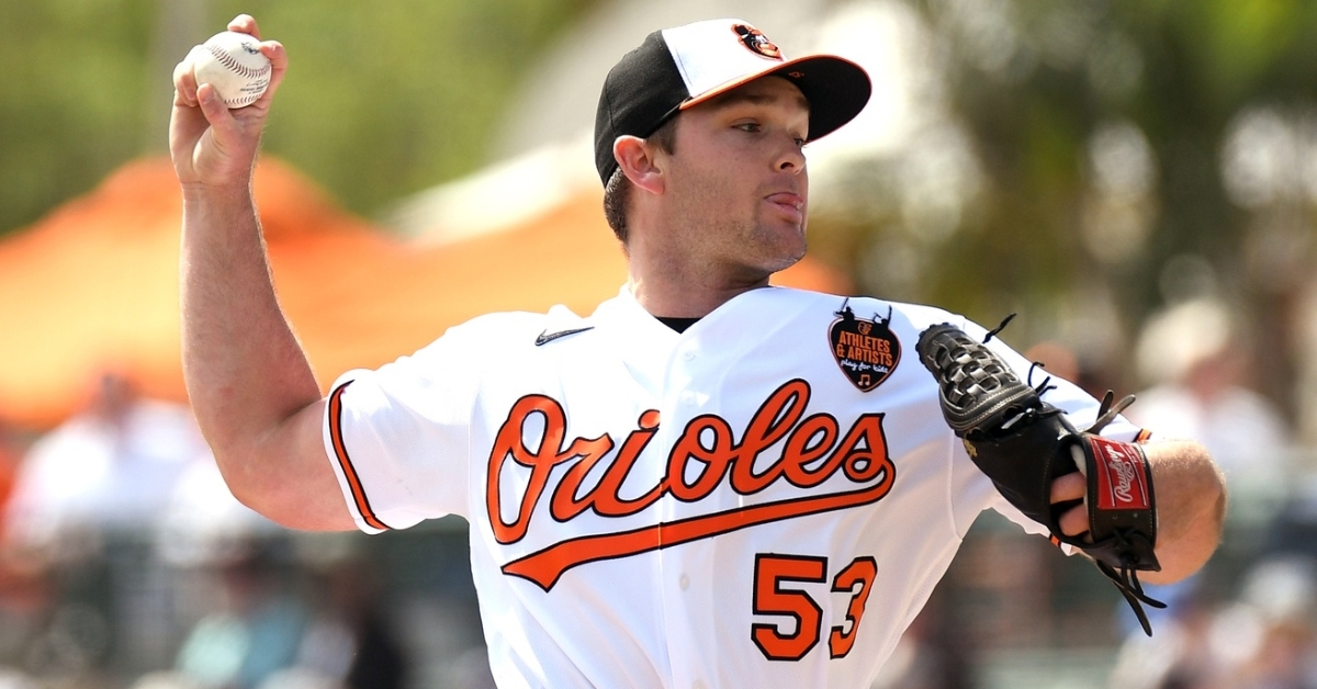 Cubs sign righty Kohl Stewart to one-year deal