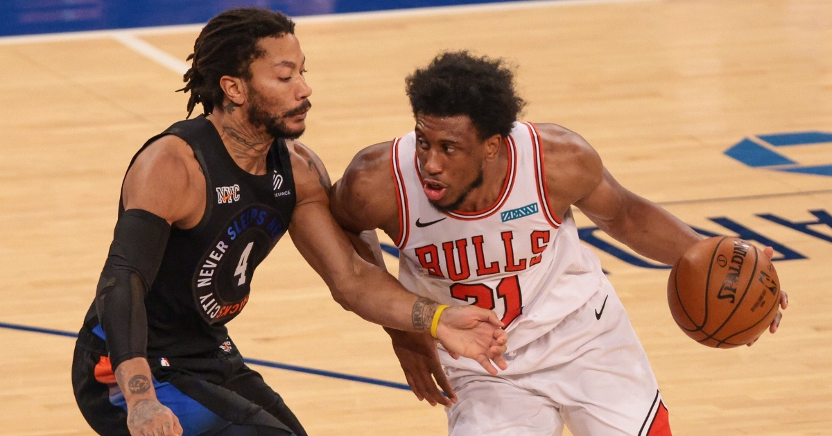 Young dribbling against D-rose (Vincent Carchitetta - USA Today Sports)