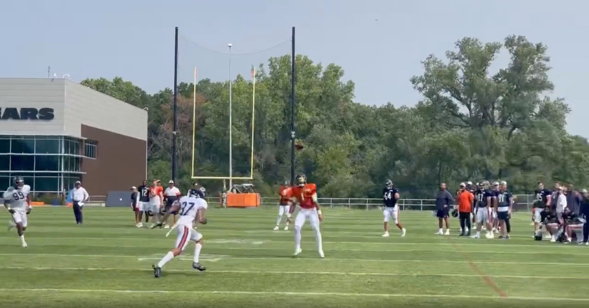 Rookie Bears quarterback Justin Fields completed a stellar sidearm pass for a touchdown at training camp.