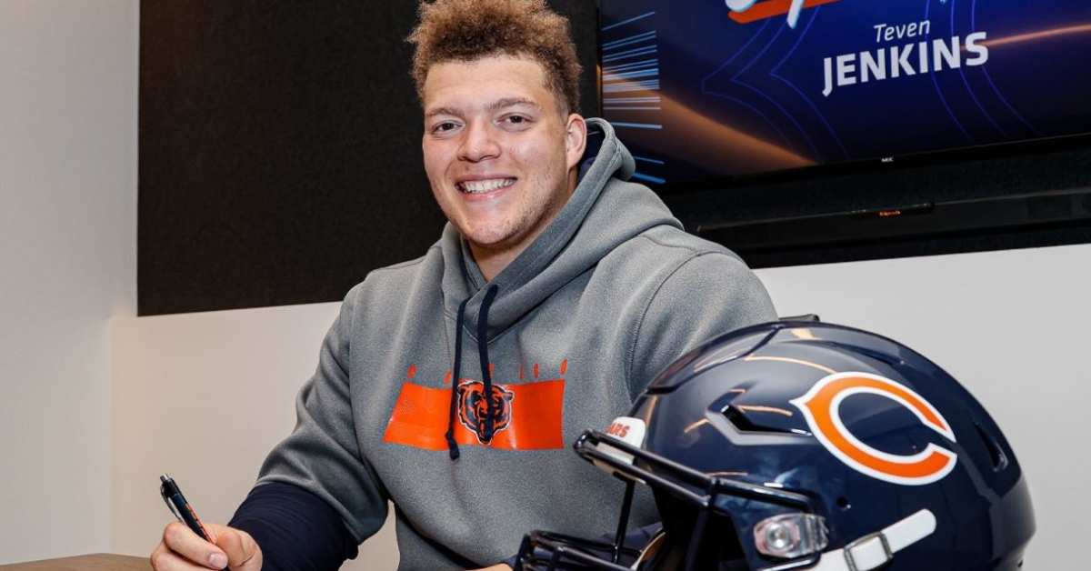 Jenkins all smiles during his signing (Photo via Bears Twitter)