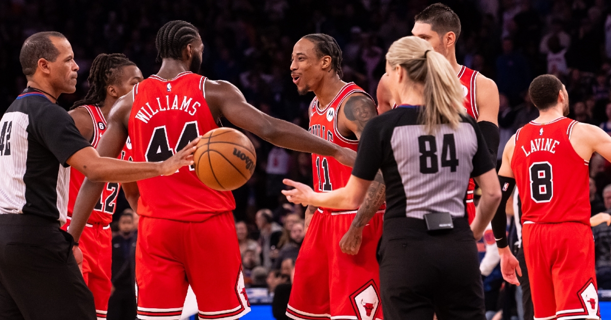 DeRozan comes through as Bulls stun Knicks