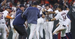 Game Recap: Cubs swept by Astros despite Suzuki's career day