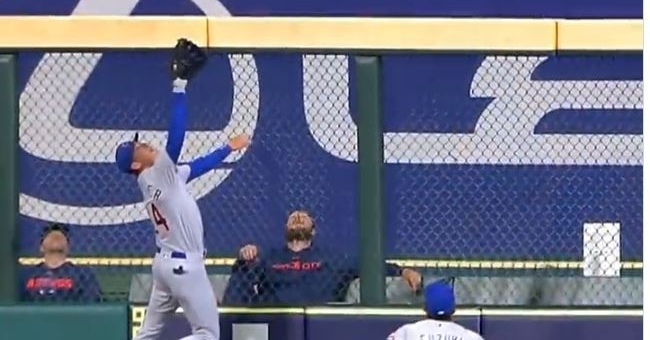 WATCH: Cody Bellinger leaves the game after making spectacular catch