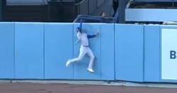 WATCH: Cody Bellinger robs Jason Heyward of two-run homer