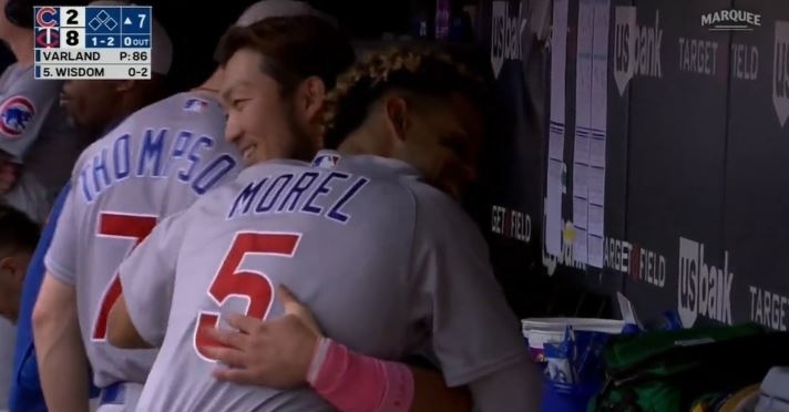 Morel and Suzuki hug after the homer