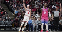 Bulls inch closer to playoff spot with blowout win over Wizards
