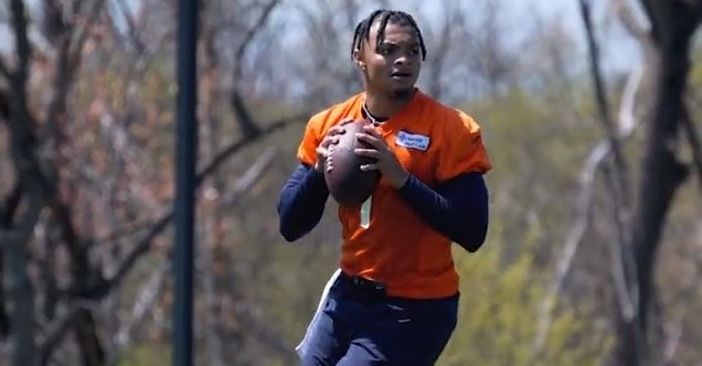 WATCH: Justin Fields, DJ Moore already grinding at Halas Hall