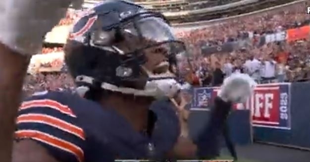 WATCH: Justin Fields throws TD strike to Darnell Mooney vs. Packers